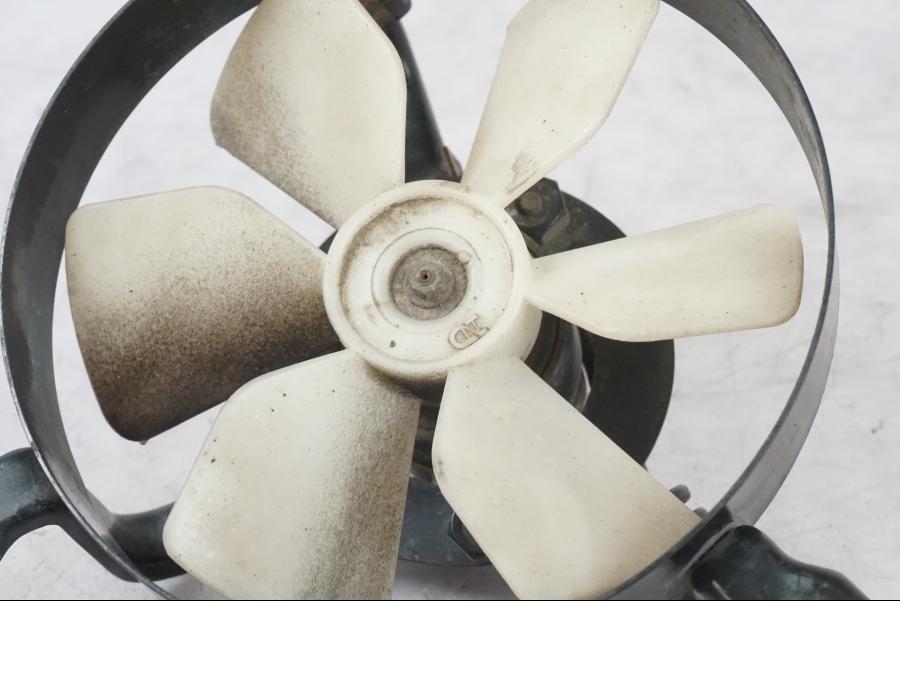 Baksidan på Vattenkylfläkt från en Kawasaki KL 650A -1987 motorcykel.