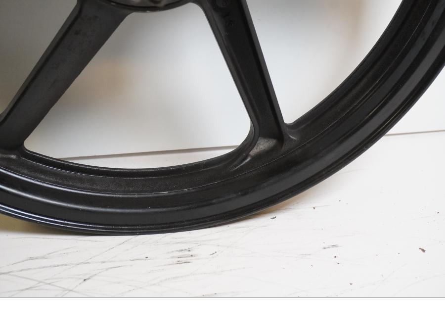 Extrabild3 på Fälg från en Honda CBR 125 R -2008 motorcykel.