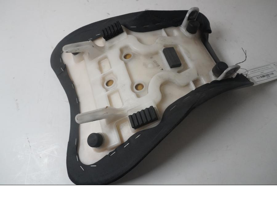 Höger sida på Sadel från en Suzuki GSX-R 1000 -2007 motorcykel.