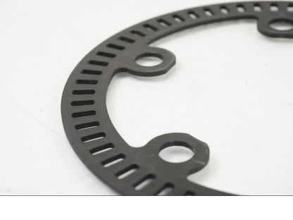 Baksidan på ABS krans från en Triumph Speed Triple -2021 motorcykel.