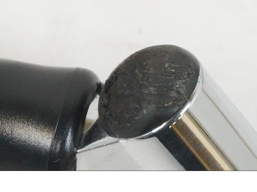 Snett nerifrån på Backspegel från en Suzuki VZR 1800 -2009 motorcykel.