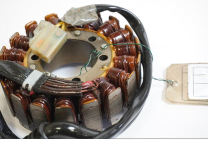 Baksidan på Generator från en Honda CBR 900 RR -1992 motorcykel.