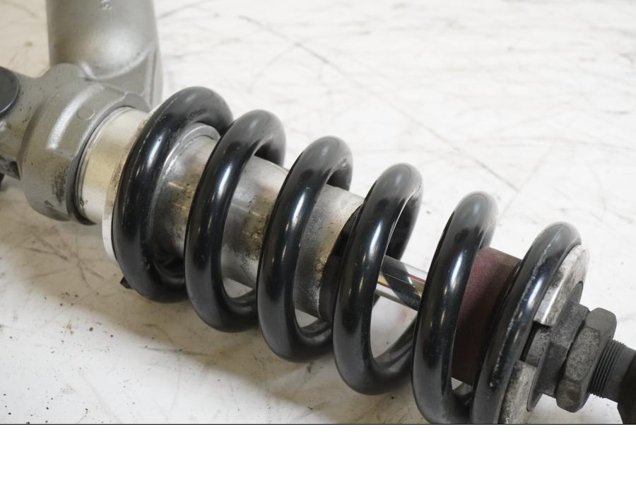 Höger sida på Stötdämpare från en Yamaha MT-01 -2009 motorcykel.