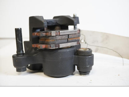 Höger sida på Bromsok från en Yamaha MT-07 -2014 motorcykel.