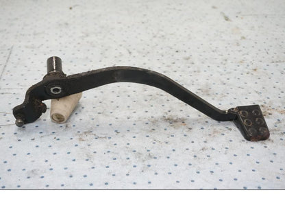 Baksidan på Bromspedal från en BMW F 650 -1998 motorcykel.