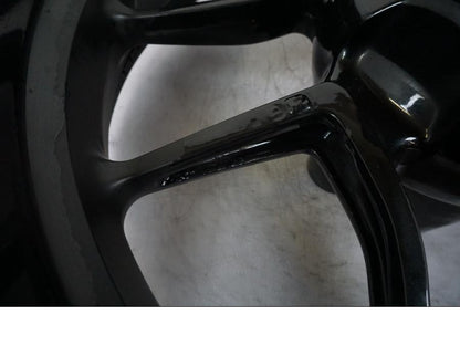 Vänster sida på Fälg från en Ducati Multistrada 1158 V4 -2021 motorcykel.