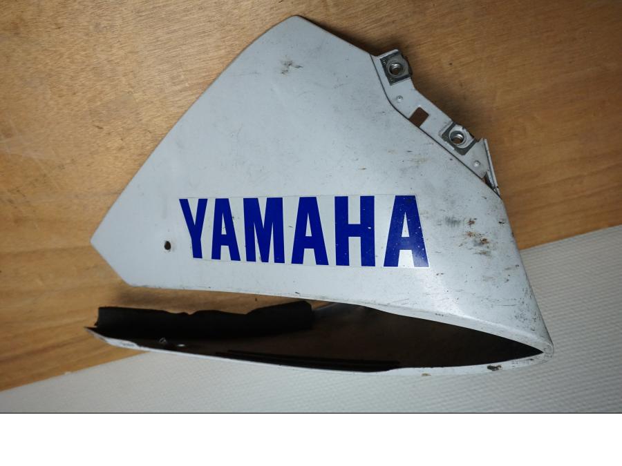 Framsidan på Magkåpa från en Yamaha YZF 1000 R1 -2010 motorcykel.