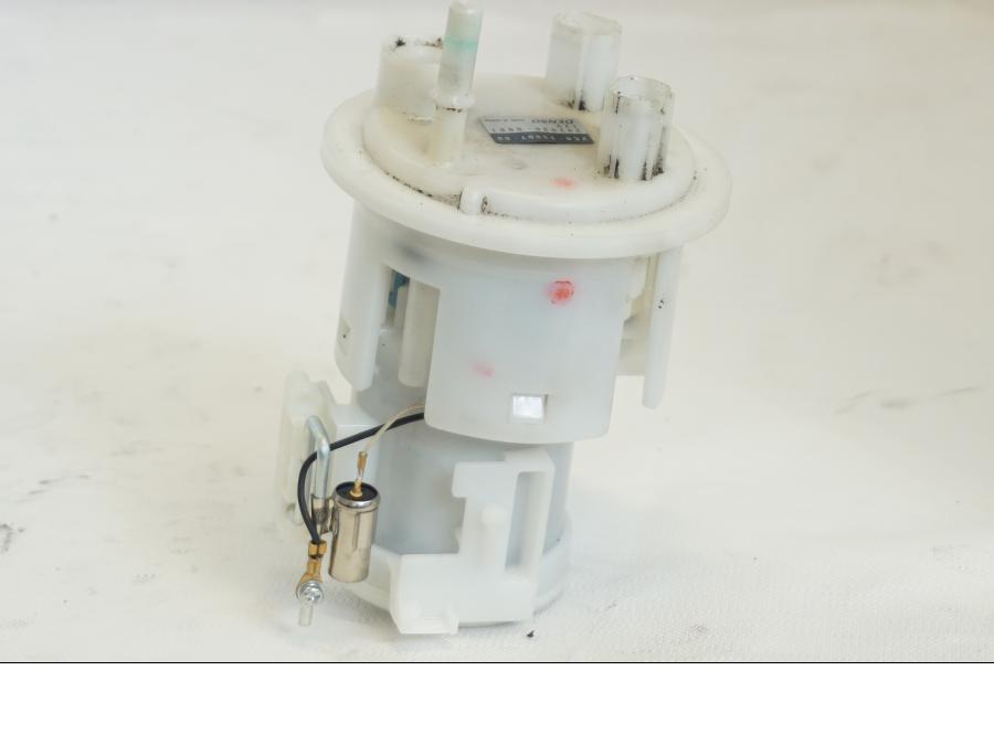 Snett uppifrån på Bensinpump insprut från en Yamaha YZF R6 -2006 motorcykel.