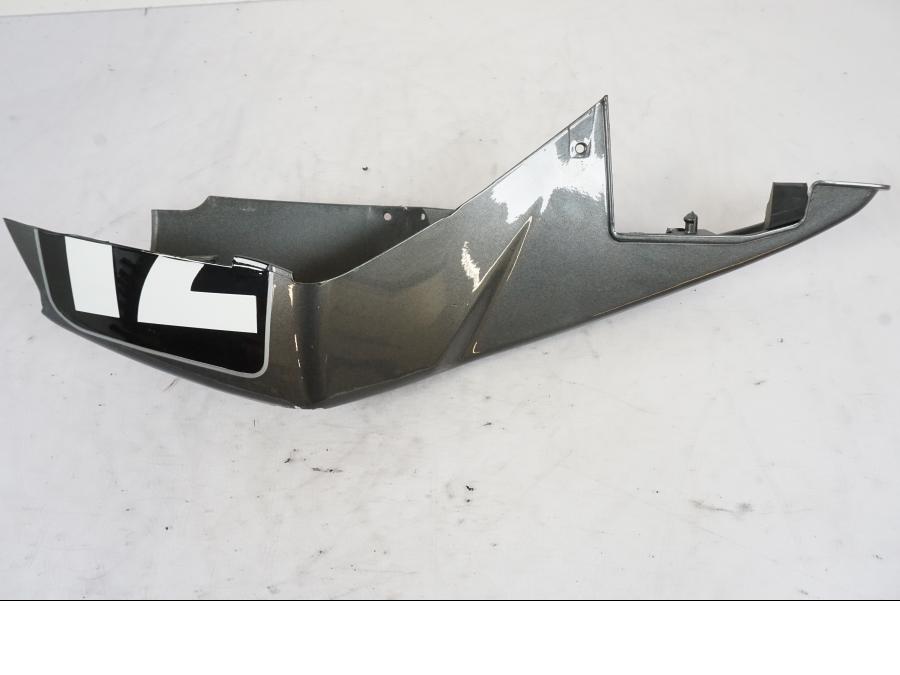 Vänster sida på Bakvinge från en Suzuki GSX-R 1000 -2005 motorcykel.