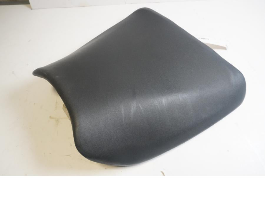 Framsidan på Sadel från en Kawasaki ZX-7R -1996 motorcykel.