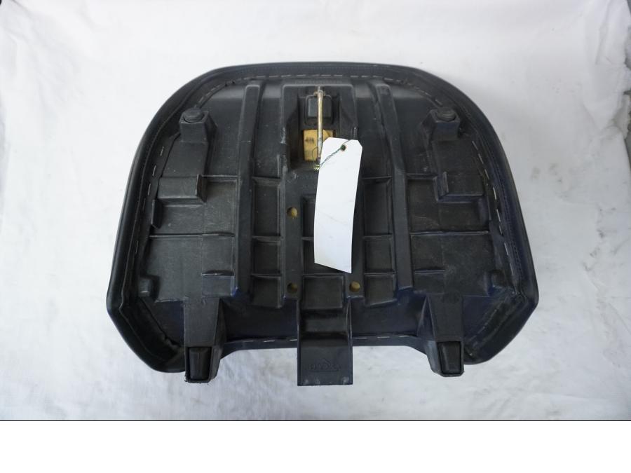 Vänster sida på Sadel från en BMW R 1100 RT -1997 motorcykel.