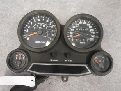Framsidan på Instrumentpanel från en Kawasaki GPZ 900 -1985 motorcykel.