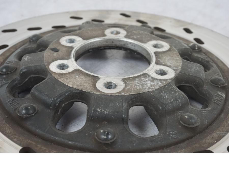 Höger sida på Bromsskiva från en Suzuki GSX 550 EF -1985 motorcykel.