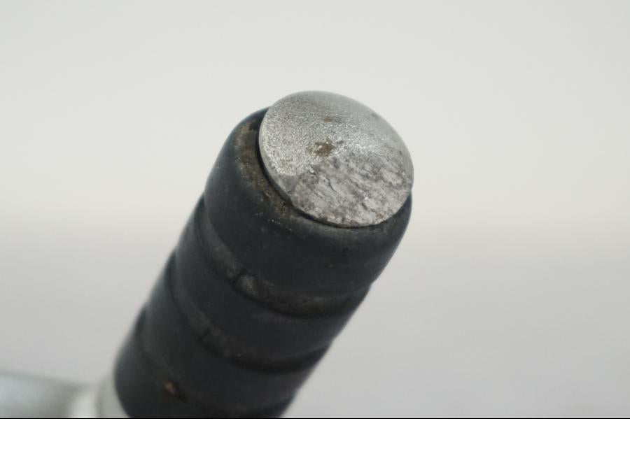 Vänster sida på Bromspedal från en BMW R 1200 R -2007 motorcykel.