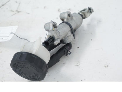 Extrabild1 på Bromshuvudcylinder från en Kawasaki ER-6N -2012 motorcykel.