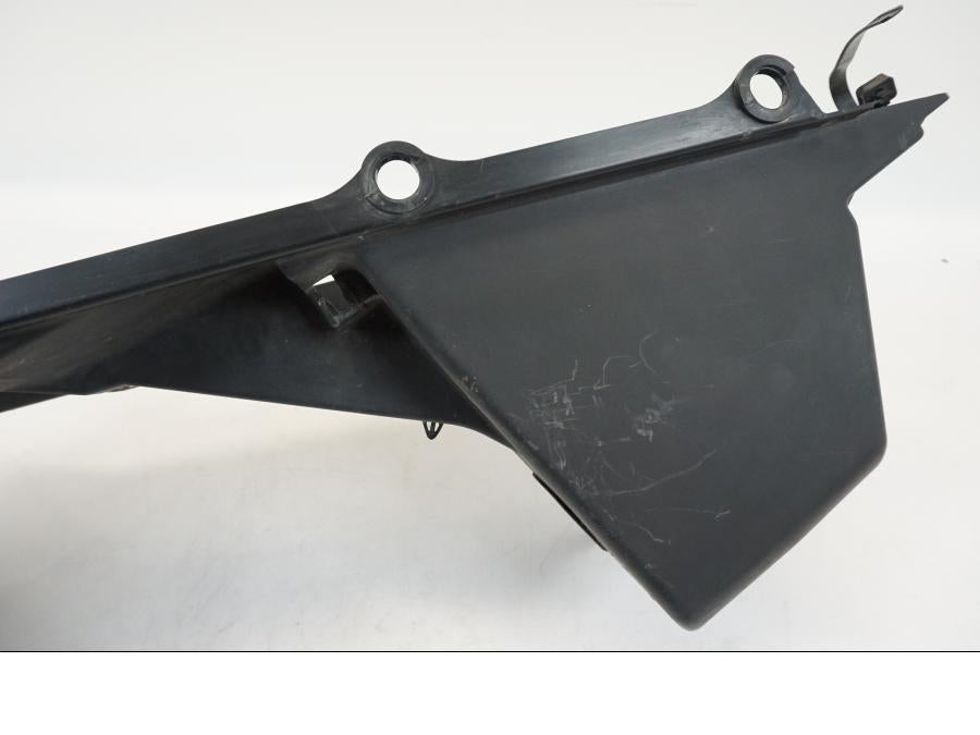 Snett nerifrån på Undertail från en Yamaha XT 1200 A -2010 motorcykel.