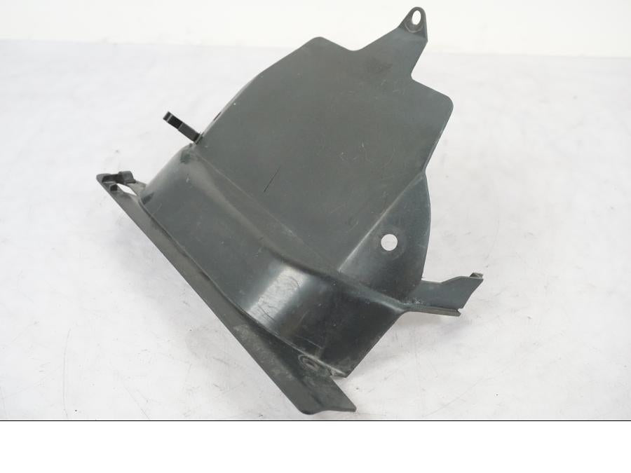 Höger sida på Undertail från en Yamaha XVS 1100 -2000 motorcykel.