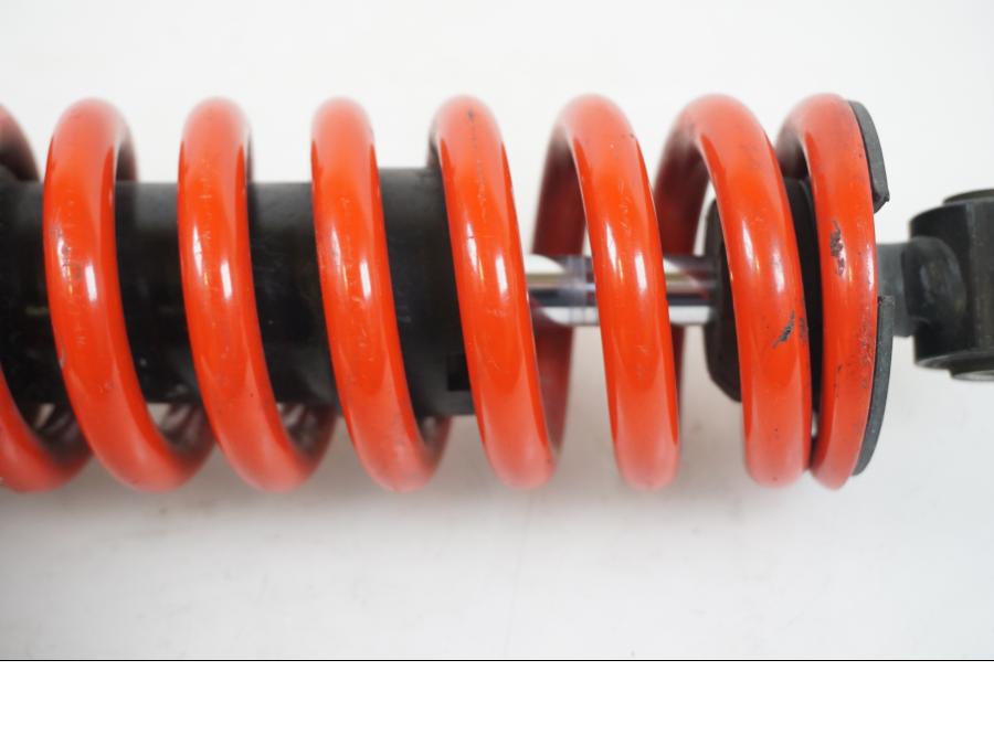 Snett uppifrån på Stötdämpare från en Yamaha YZF-R 125 -2012 motorcykel.