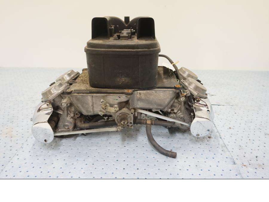 Vänster sida på Förgasare från en Honda GL 1200 -1987 motorcykel.