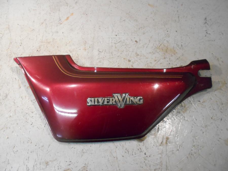 Framsidan på Sidopanel från en Honda GL 500 -1982 motorcykel.