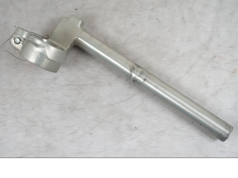 Framsidan på Styre från en Suzuki SV 650 -1999 motorcykel.