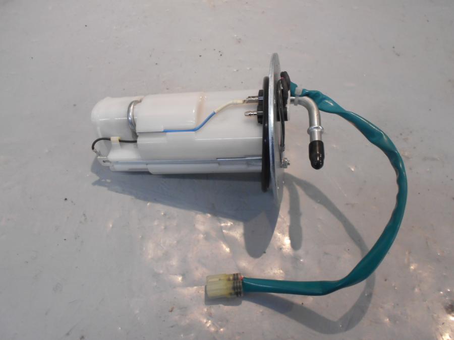 Framsidan på Bensinpump insprut från en Kawasaki Z 900 -2018 motorcykel.