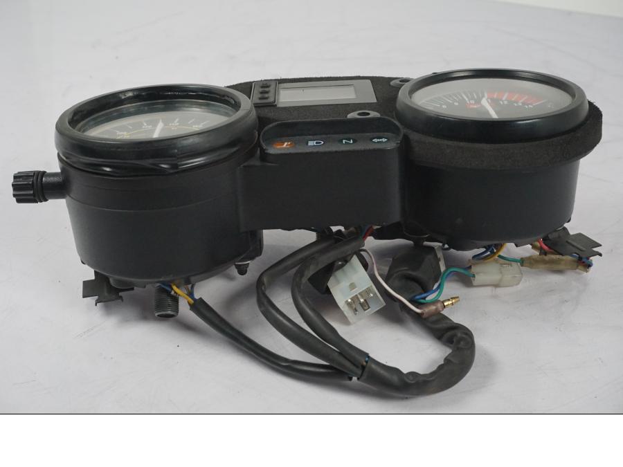 Extrabild3 på Instrumentpanel från en Aprilia RS 125 -2000 motorcykel.