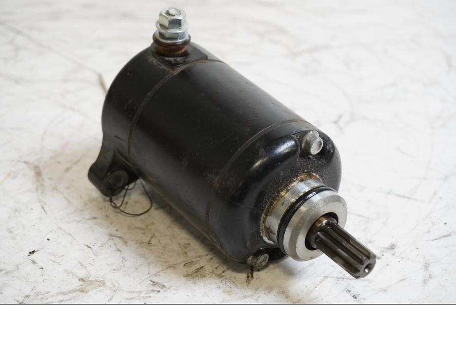 Framsidan på Startmotor från en Kawasaki GTR 1400 -2008 motorcykel.