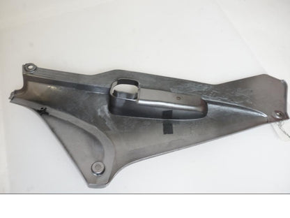 Snett nerifrån på Sidopanel från en Honda ST 1300 -2002 motorcykel.