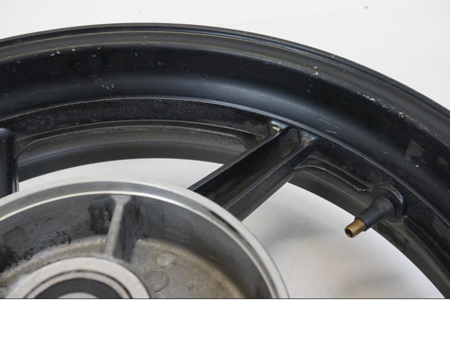 Extrabild4 på Fälg från en Honda CB 750 -2002 motorcykel.