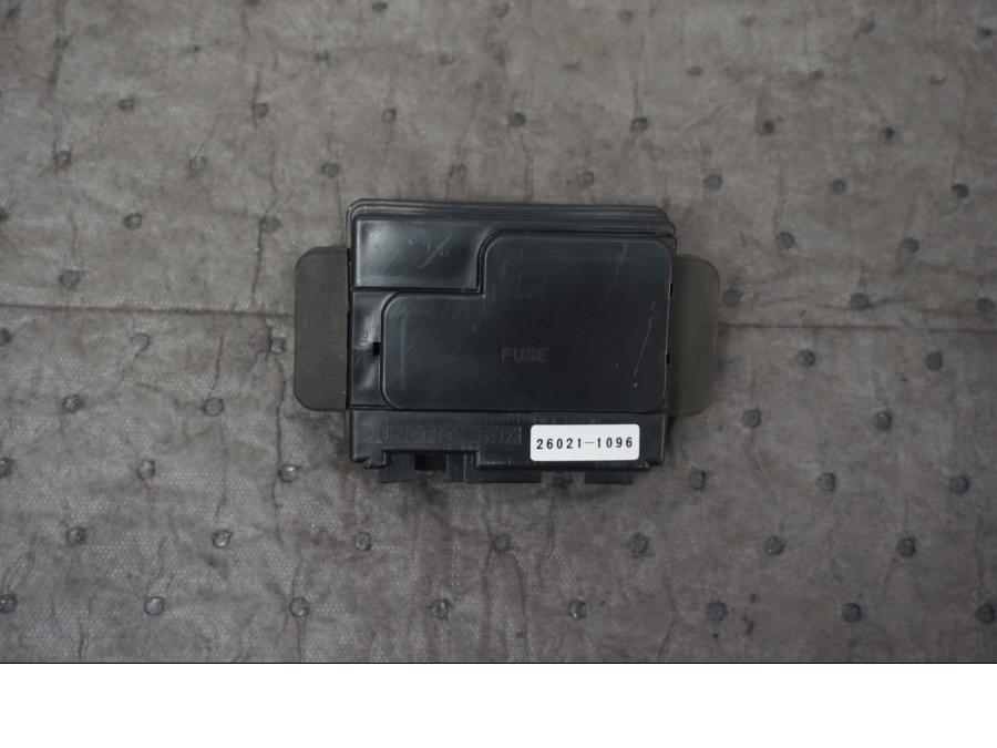 Framsidan på Säkringsbox från en Kawasaki VN 1500 Mean Streak -2003 motorcykel.