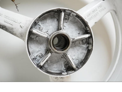 Extrabild3 på Fälg från en Yamaha YZF R6 -1999 motorcykel.