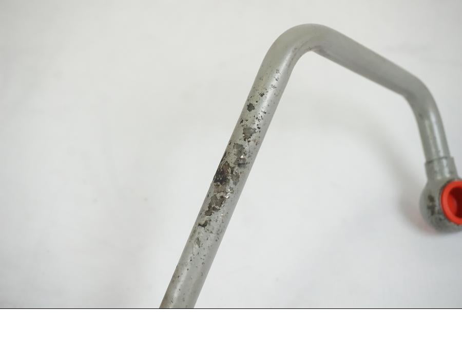 Vänster sida på Oljerör från en BMW F 650 CS -2002 motorcykel.