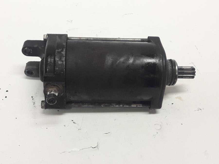 Framsidan på Startmotor från en BMW F 650 GS -2009 motorcykel.