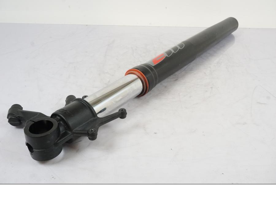 Framsidan på Gaffelben från en KTM 1290 Super Duke -2019 motorcykel.