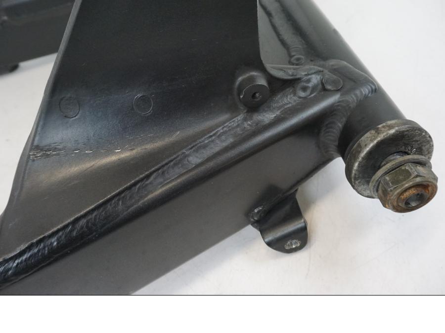 Höger sida på Sving från en Yamaha XV 1700 -2004 motorcykel.