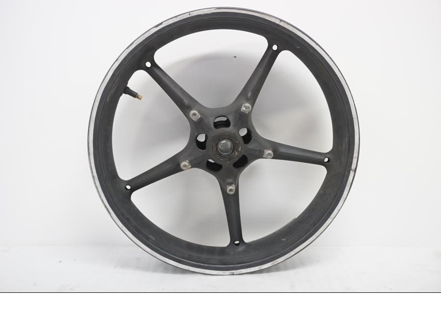 Baksidan på Fälg från en Yamaha MT-03 -2007 motorcykel.