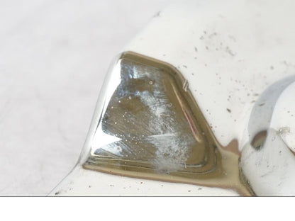 Vänster sida på Transmissionskåpa från en Suzuki VL 800 -2002 motorcykel.