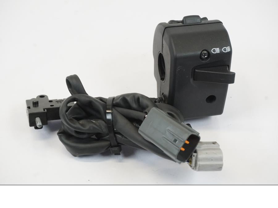 Vänster sida på Styrelreglage från en Triumph Trident -2021 motorcykel.