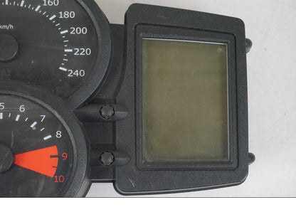 Snett uppifrån på Instrumentpanel från en BMW F 800 GS -2008 motorcykel.