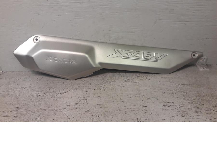 Framsidan på Dekorkåpa från en Honda ADV 750 -2017 motorcykel.