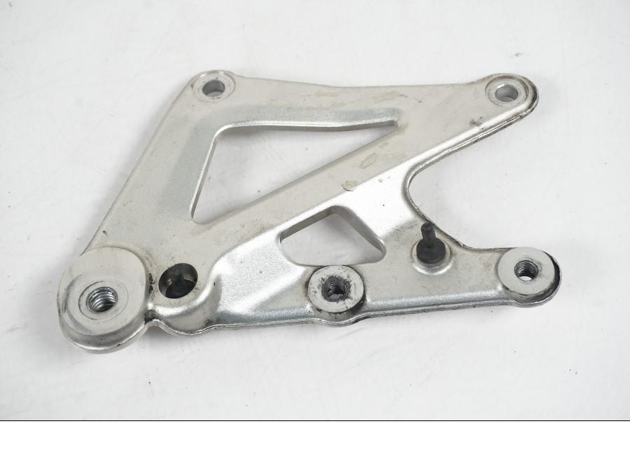 Framsidan på Bromspedalfäste från en MV Agusta Dragster -2014 motorcykel.