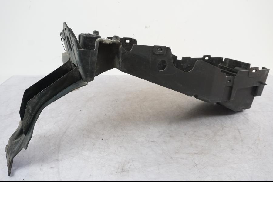 Snett nerifrån på Undertail från en Triumph Tiger -2009 motorcykel.