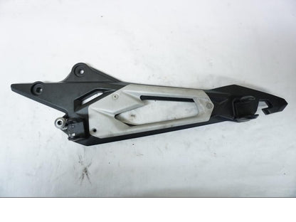 Framsidan på Fotpinnefäste från en Kawasaki Z 800 -2013 motorcykel.