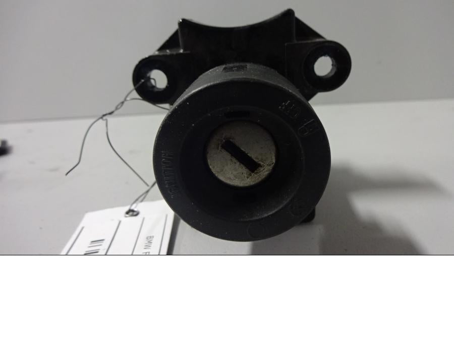 Vänster sida på Låssats från en BMW F 800 GT -2015 motorcykel.