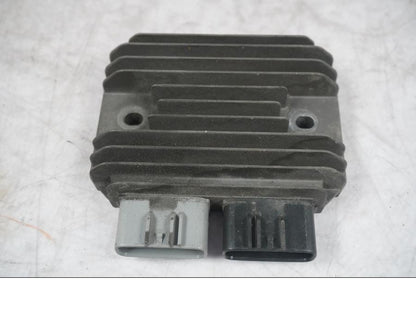 Framsidan på Likriktare från en Kawasaki ZX-10R -2008 motorcykel.