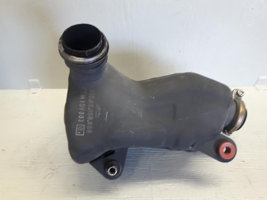 Framsidan på Ljuddämpare från en KTM 125 Duke -2017 motorcykel.