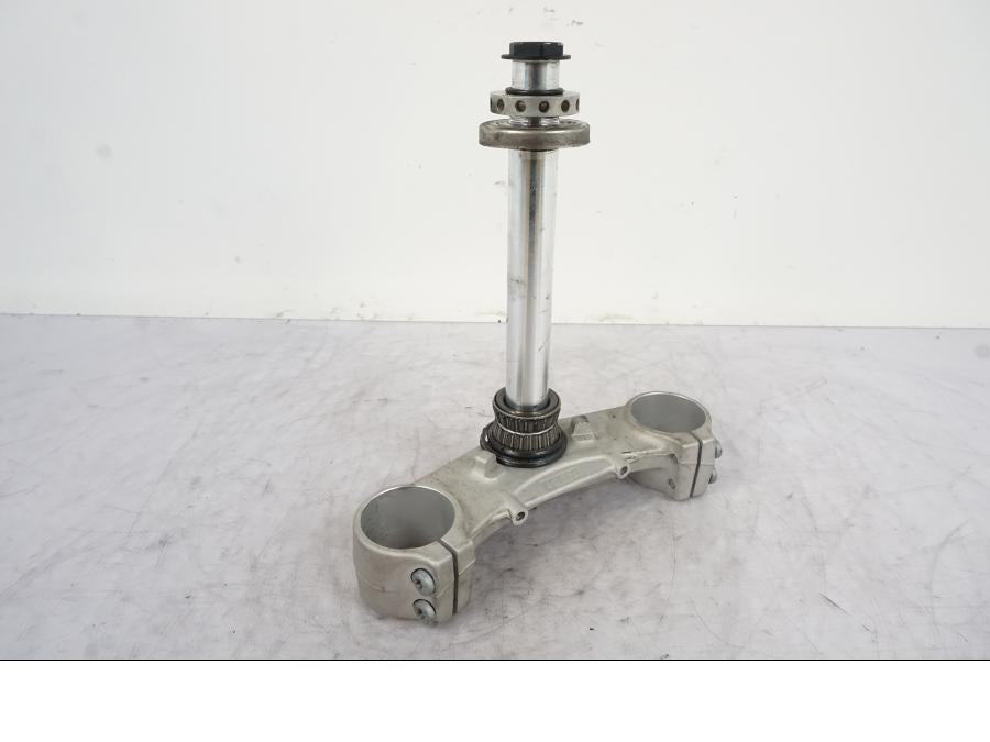 Framsidan på Gaffelkrona från en KTM 690 Duke -2014 motorcykel.