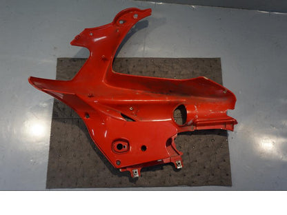 Snett nerifrån på Toppkåpa från en Honda NSR 125 -1998 motorcykel.