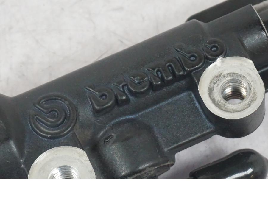 Baksidan på Bromshuvudcylinder från en Yamaha MT-09 -2016 motorcykel.